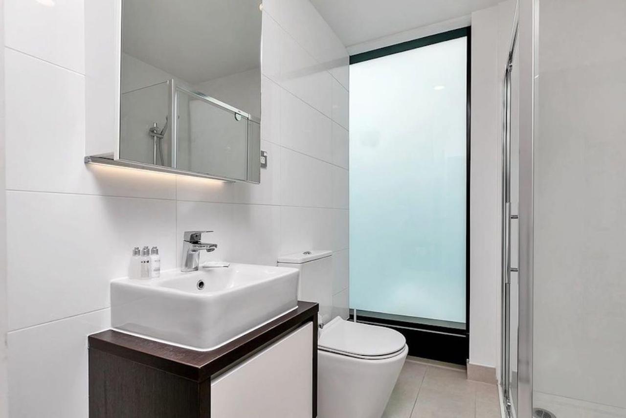 Magnificent Skytower, Sea, Habour View In Cbd Auckland Exterior photo
